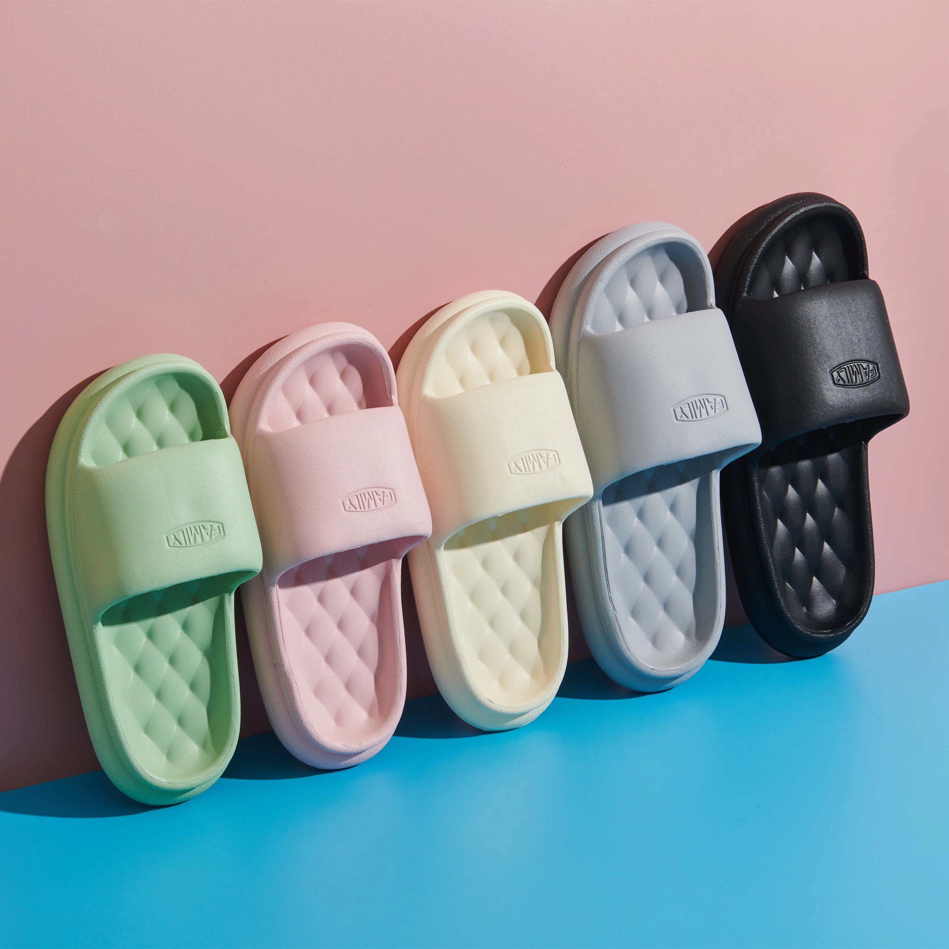 

New Home Couple Slippers Comfortable Fashion Sandals Woman Indoor Soft Slippers Non-Slip Thick-Soled Beach Eva Integrated Shoes