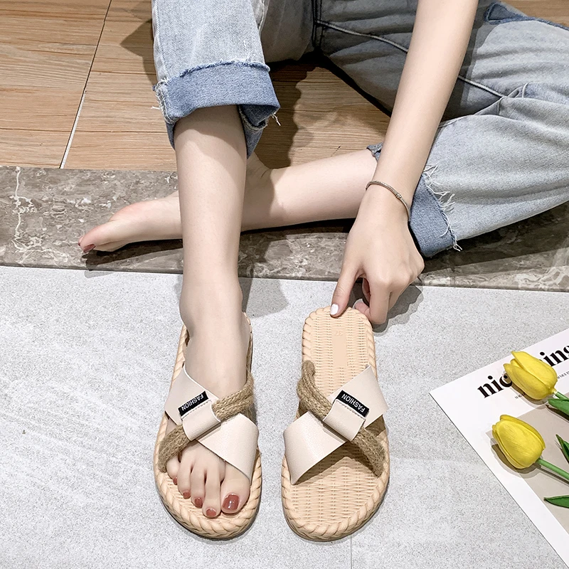 

2021 Beach Shoes Womens Slippers Outdoor Lady Pantofle Low Cross-Tied Slides Fashion Sabot Summer Girl Soft Flat Luxury Rubber