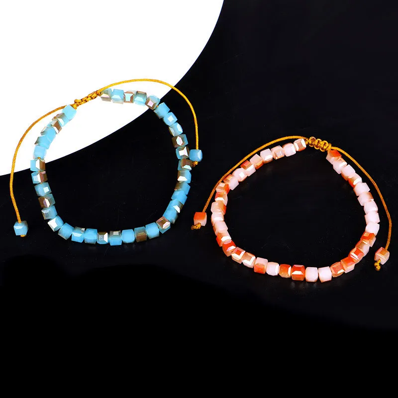 Браслет ручной работы украшенный кристаллами в виде бусин для дружбы цветной