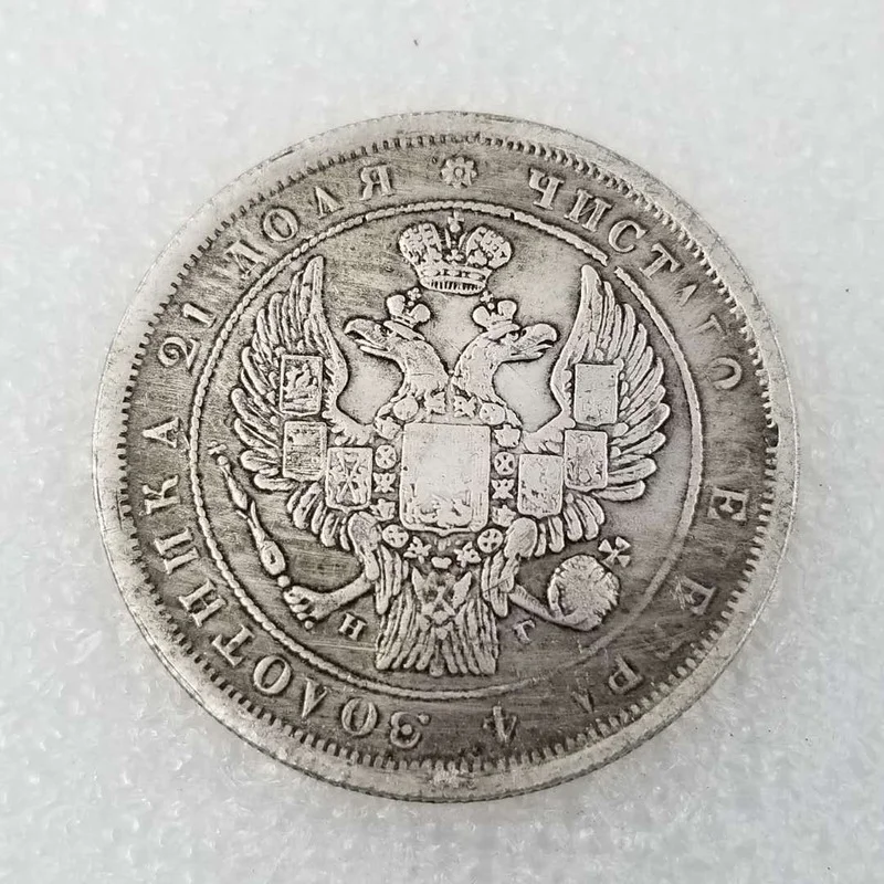 

Коллекция юбилейных монет в античном серебряном долларе 1833 года