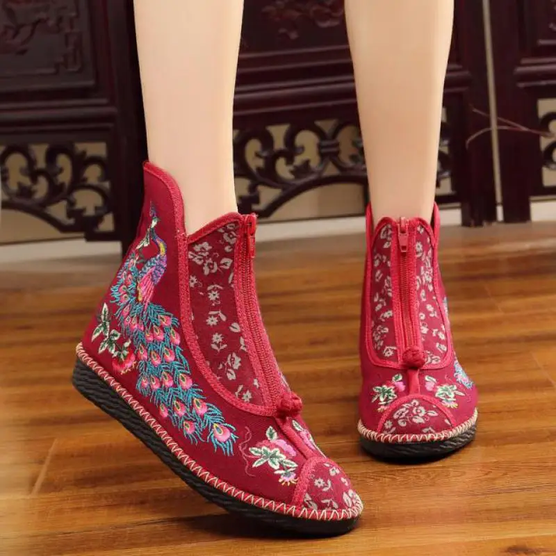 

Old Beijing Embroidered Shoes Ethnic Wind Cloth Shoes Women's Flats Flowers Peacock Ankle Boots For Women