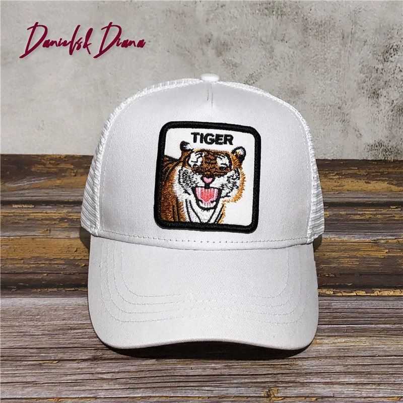 

Fashion Animal Standing Mouse Exquisite Embroidery Baseball Cap Anime Cute Embroidery Summer Mesh Men's Sunshade hat Women's cap