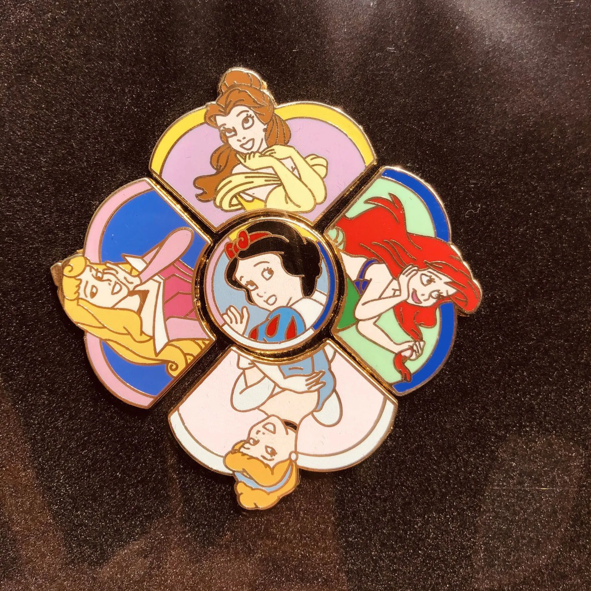 

Disney Princess Brooch Mermaid Snow White Cinderella Puzzle Metal Badge Medal Couple Costume Jewelry Gift Bag Decoration