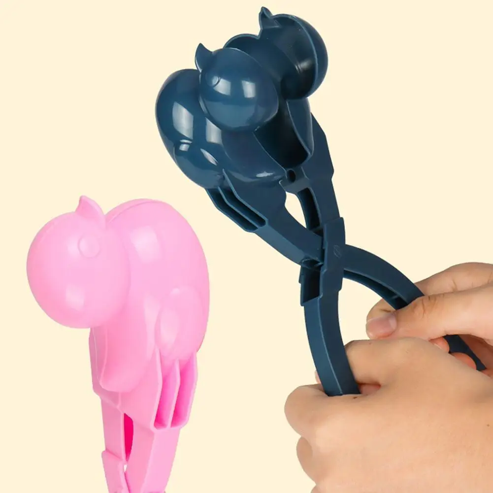 

Snowball Maker Clip Children Cartoon Lovely Duck Sports & Shaped Winter Sandboarding Sand Tool Outdoor