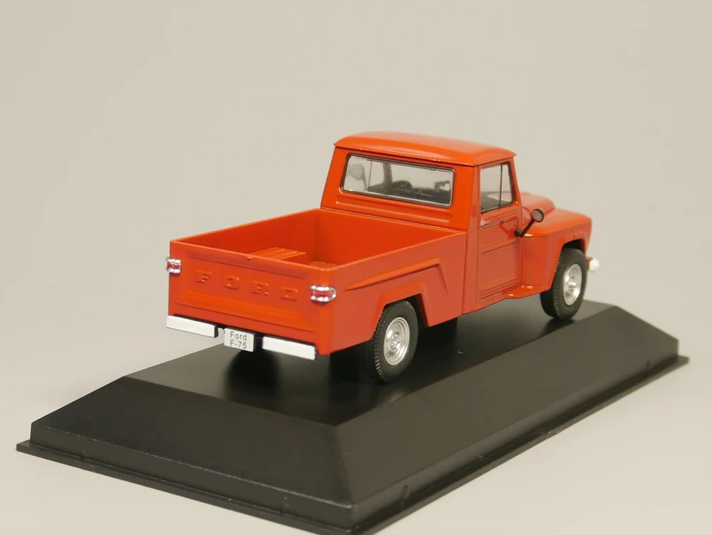 Модель автомобиля ixo 1:43 Ford модель литья под давлением 80| |