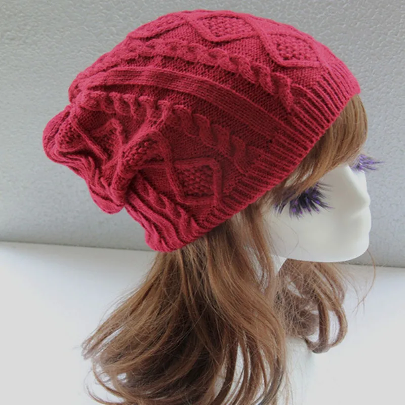Зимняя женская вязаная шапка 2021 Шапка-бини с крученым дизайном Женская Осенняя