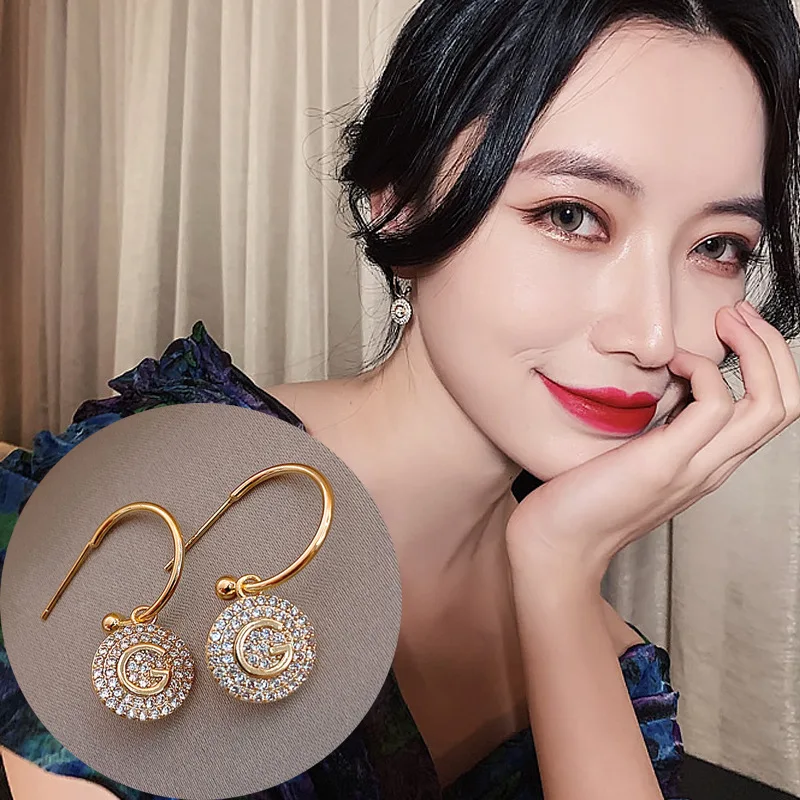 

New Fashion Letter G Link Chain Dangle Earrings Elegant Imitation Pearl Crystal Alphabet Ear Studs Simple Gold Earring for Women