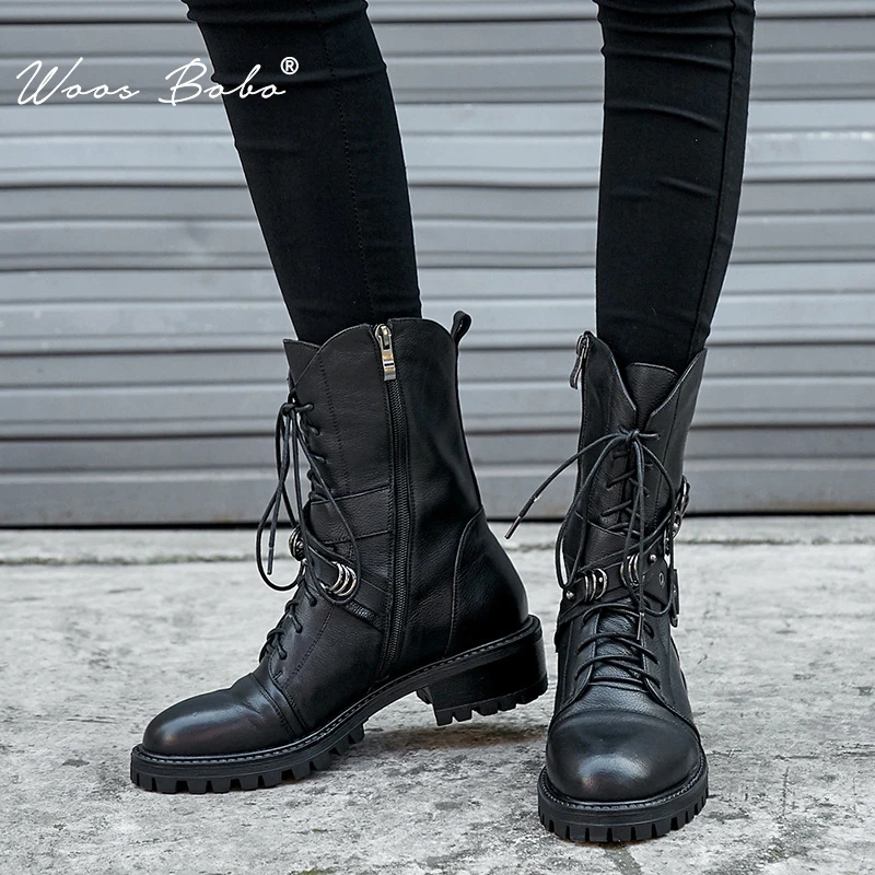 Женские короткие ботинки из натуральной кожи с металлическим украшением | Обувь