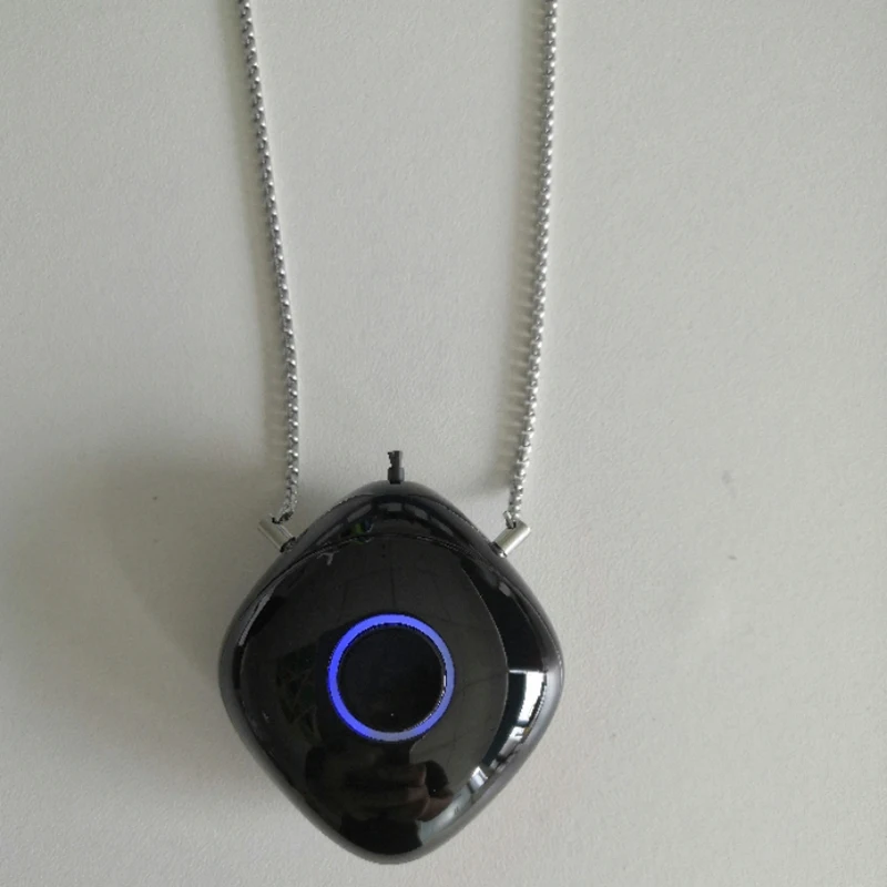 

Wearable Air Purifier Necklace Personal Air Cleaner Around Neck Negative Ion Generator for Travel Office