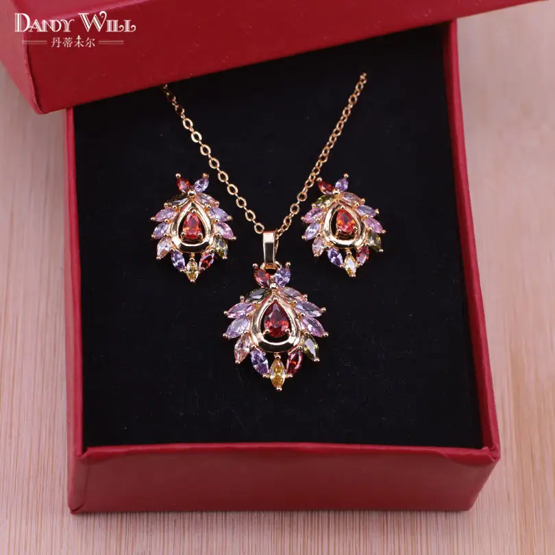 Набор ювелирных украшений золотого цвета искусственная