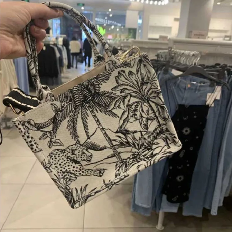 

2022 New Fashion Shoulder Bag Woven Canvas Bag Embroidery Large Capacity Tote Bag Portable Shopping Bag Cc Gg Sac De Luxe Femme