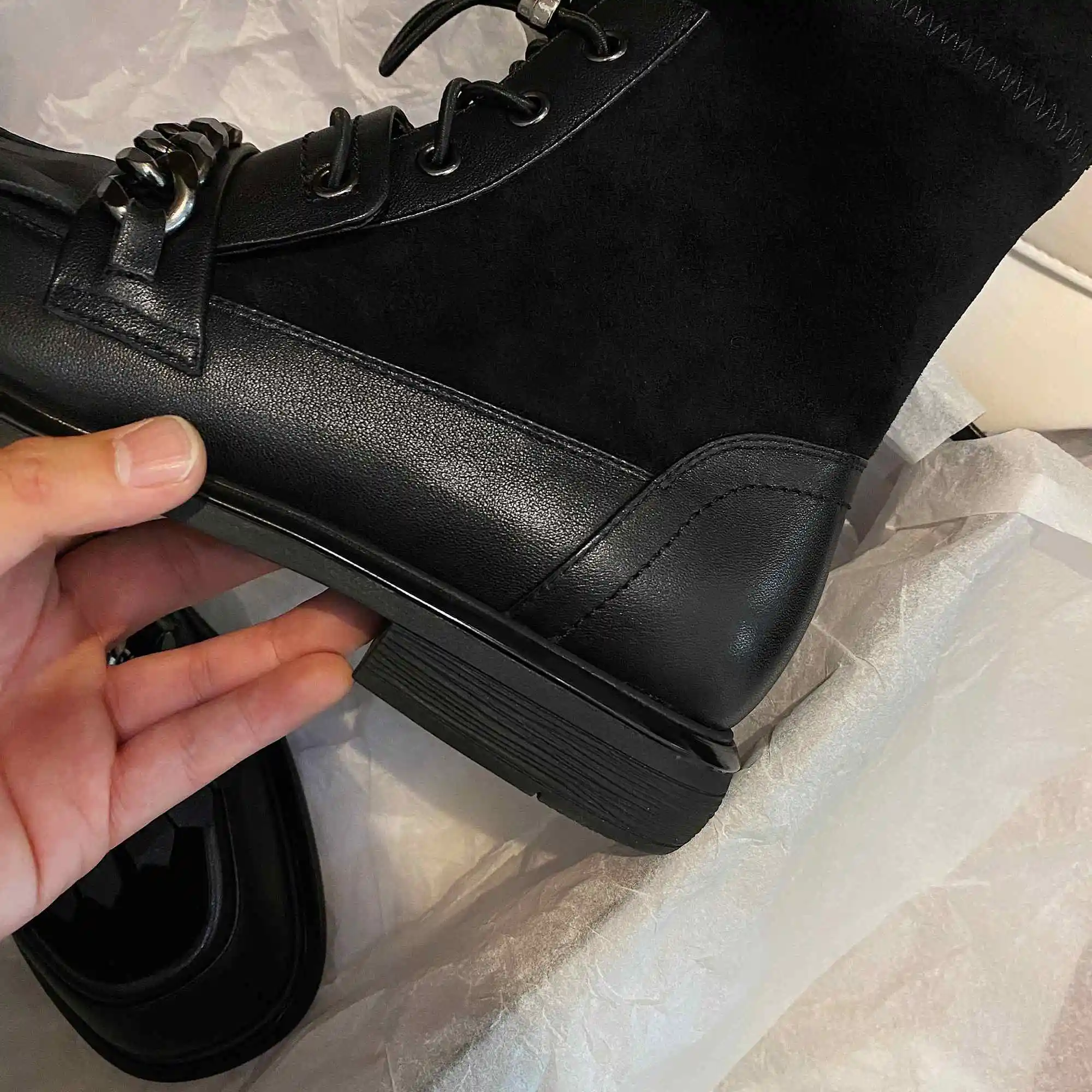 

Women's Shoes