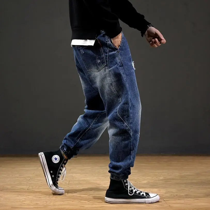 

Japanese Style Men Jeans Loose Fit Spliced Designer Denim Cargo Pants Harem Jeans 2020 Men Streetwear Hip Hop Joggers Jeans w238
