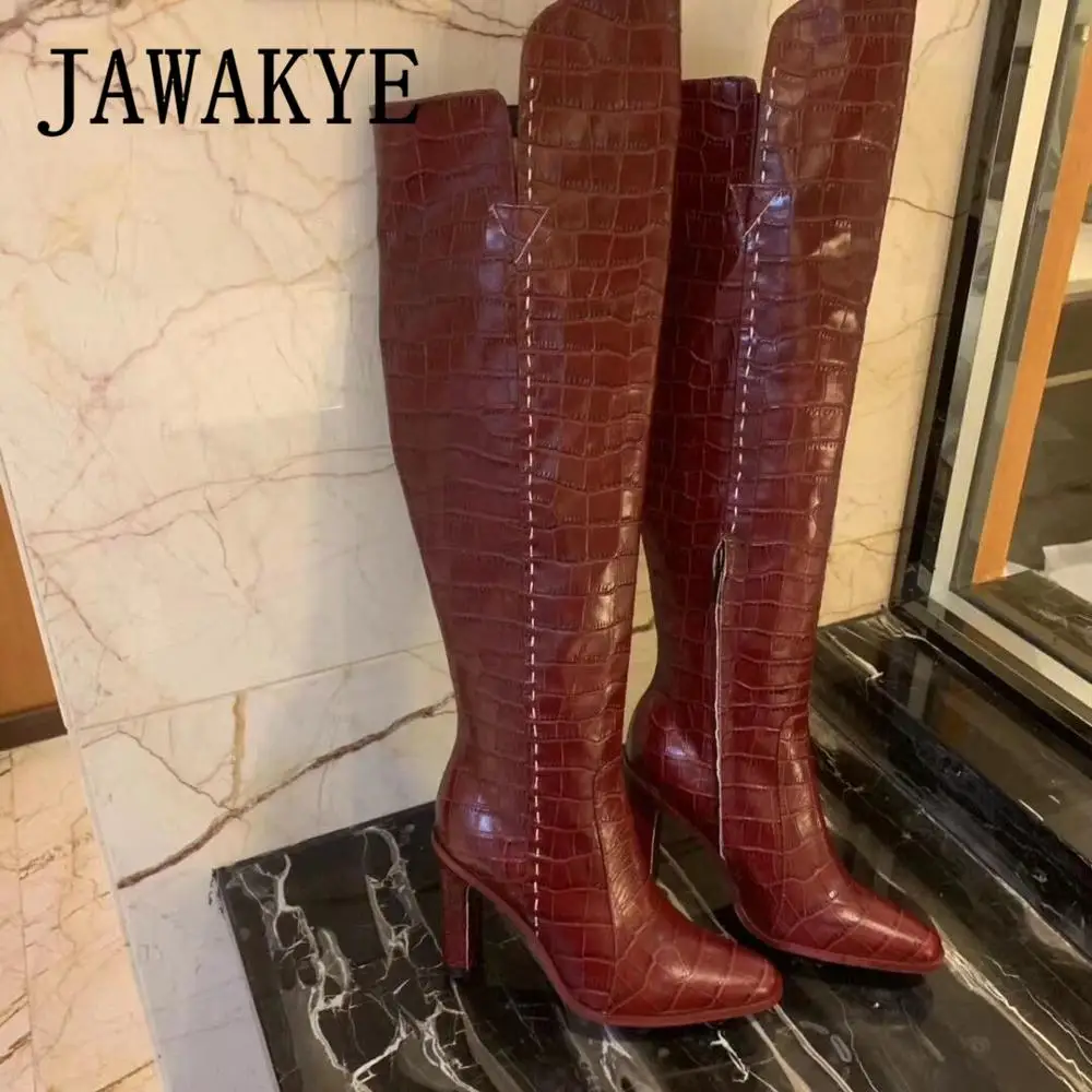 Женские сапоги выше колена из крокодиловой кожи с острым носком на блочном