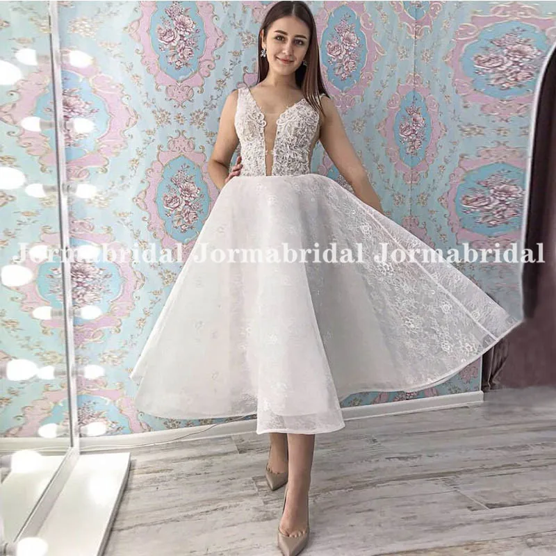 

Романтическое короткое Кружевное Свадебное платье с глубоким V-образным вырезом и вставками, Сетчатое платье длиной ниже колена без рукаво...