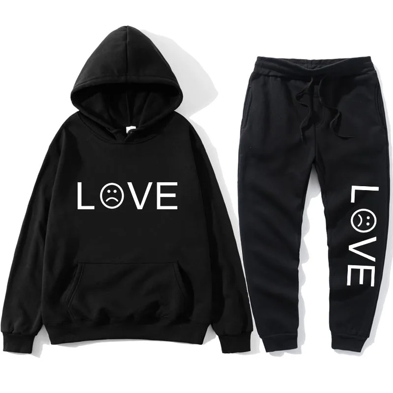 

Мужской спортивный костюм с надписью «LOVE»