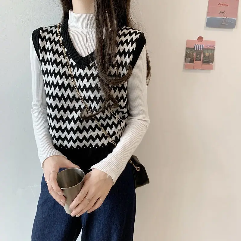 

Knitted vest women sleeveless vest in a brief paragraph v-neck qiu dong han edition retro joker