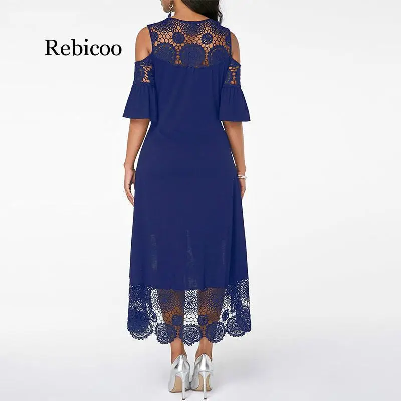 Женское платье с открытыми плечами и расклешенными манжетами кружевное