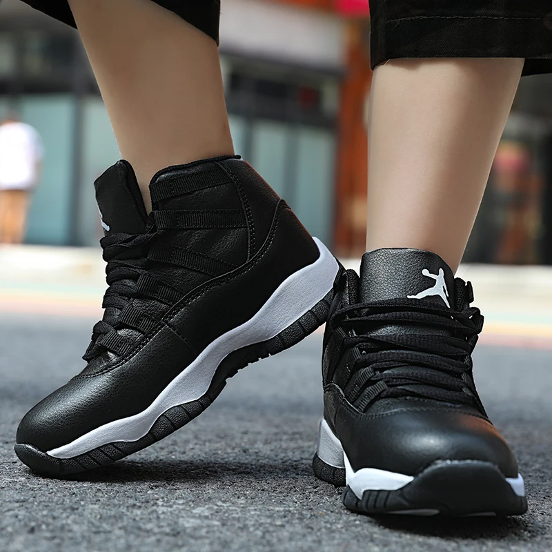 Баскетбольные Детские кроссовки Jordan черные детские спортивные уличные высокие