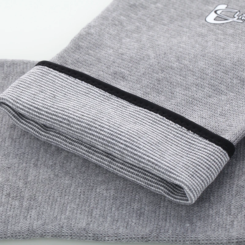 1 пара боковых наколенников из лайкры которые сохраняют тепло защищают