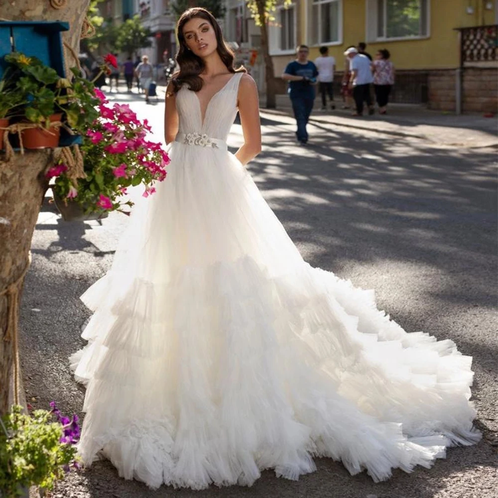 

Ball Gown Sexy Wedding Dresses 2021 V-neck Soft Tulle Sleeveless Backless Princess Bridal wedding Gowns with tiered Long Train