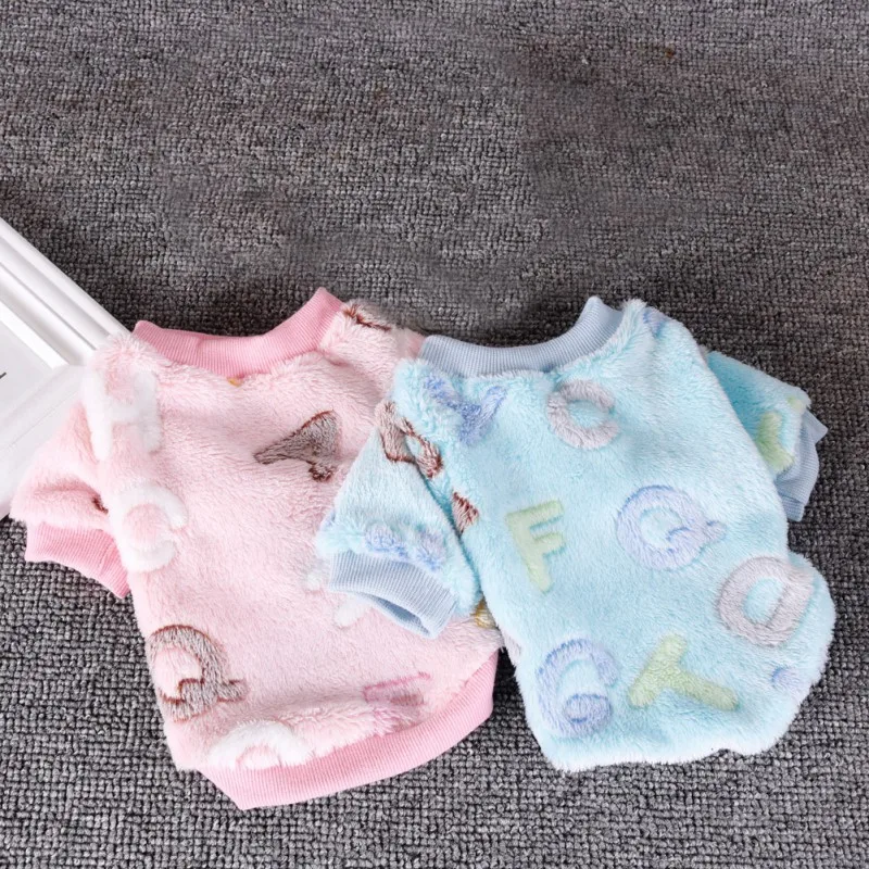 Милая флисовая домашняя одежда для собак на осень и зиму теплая сна с буквами