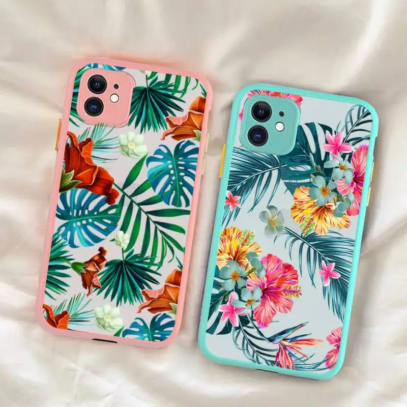 

YNDFCNB Retro Flower Leaf Phone Case for iPhone X XR XS 7 8 Plus 11 12 pro MAX Translucent Matte Shockproof Case