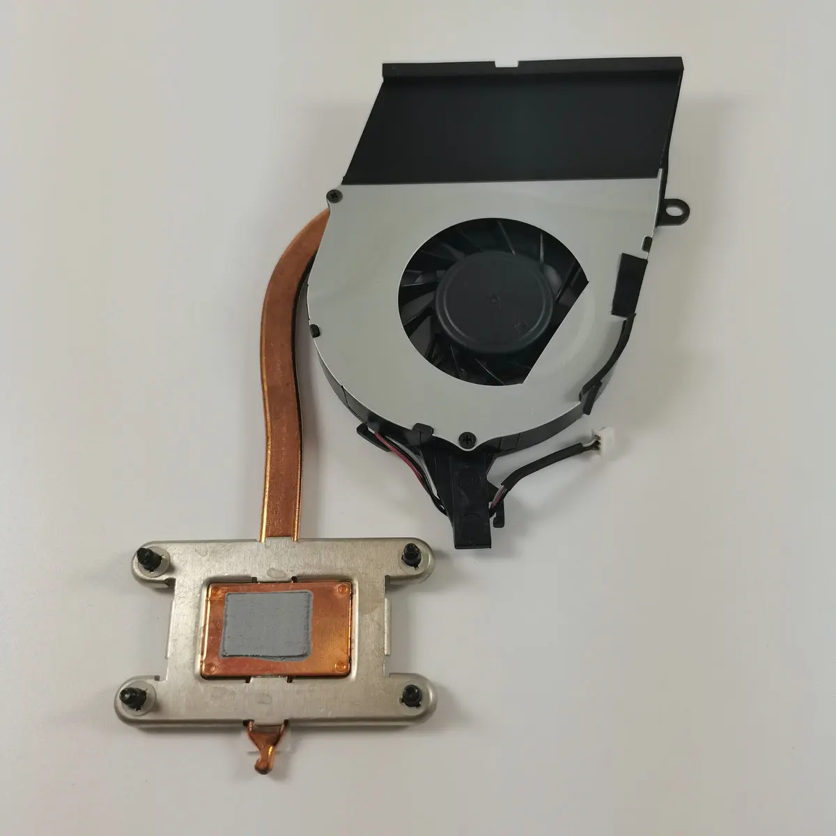 Новый оригинальный вентилятор охлаждения процессора ноутбука Toshiba L755 L755D Intel