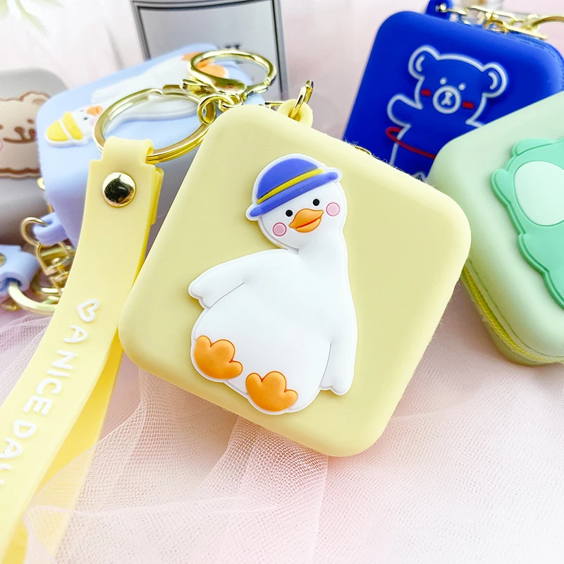 Куртка синего цвета с медведем цепочка для ключей бумажник кошелек кроликом