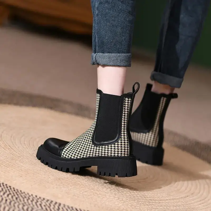Leisure short boots female autumn/winter 2021 new elastic joker round head higher single shoe sleeve canvas Martin boots