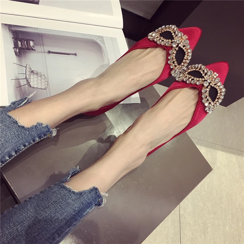 Туфли на плоской подошве со стразами женские модные мокасины с острым носком