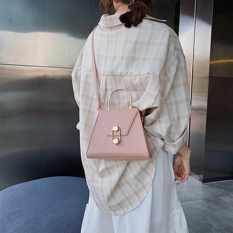 Модные однотонные маленькие сумки женские через плечо 2020 летние с металлической