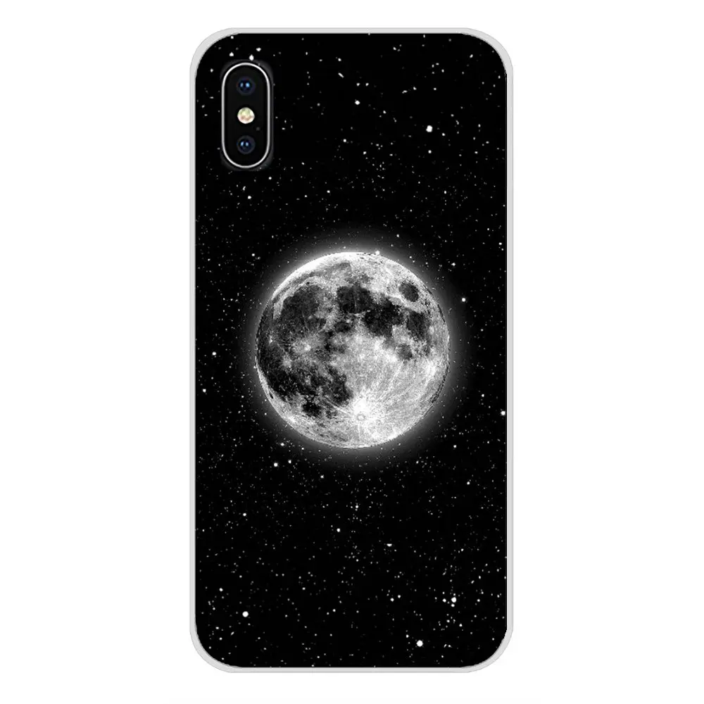 Планета черно-белого цвета с изображением солнца Луны звезд мобильный телефон
