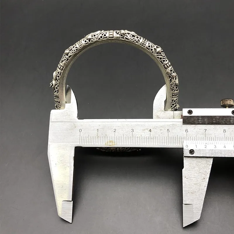 Miao серебряные оформление c резными выемками снаружи двенадцать браслет со знаком