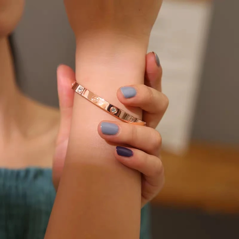 

Charm Cuff Bangles Crystals Cross 2021 Classic Luxury Jewelry Gifts For Women Trendy Wedding Accessories Bracelets Wholesale