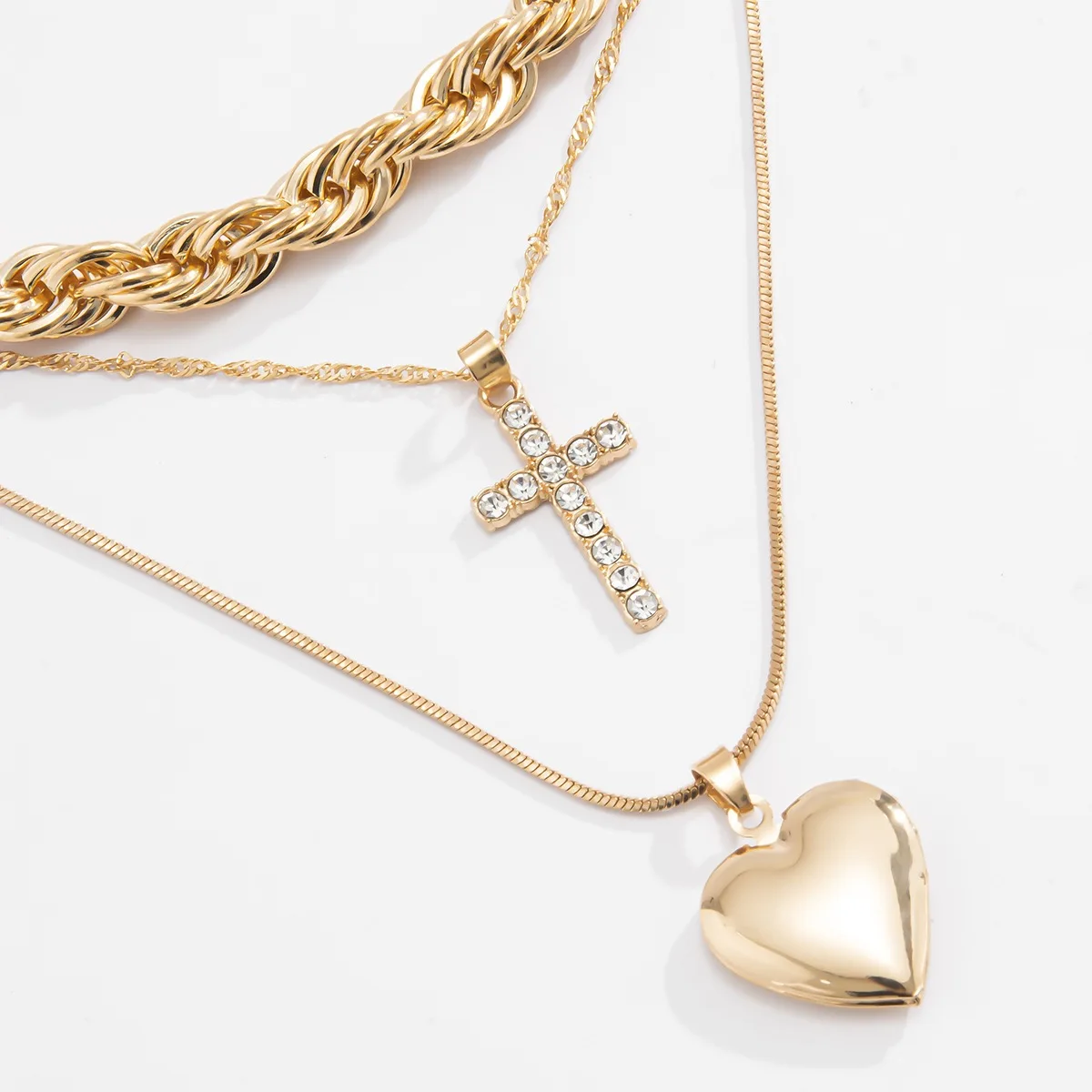 

2021 New Retro Bohemia Fashion Multilayer Heart Pendant Necklace Ladies Cross Twist Chain Necklace Thick Chain Necklace