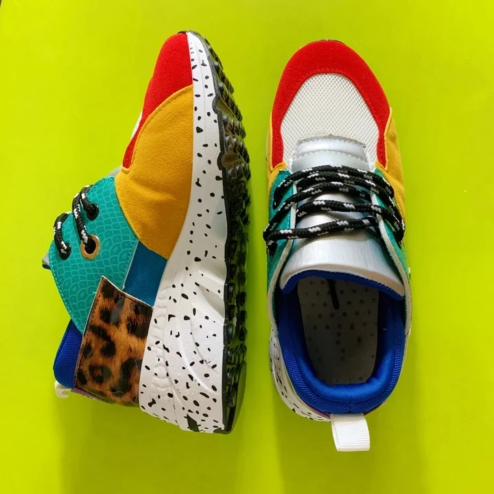 Женские кроссовки на танкетке из искусственной замши с цветными блоками размера