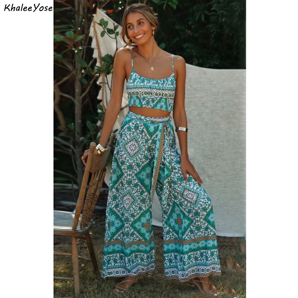 Женский комплект из двух предметов с цветочным принтом и широкими штанинами |