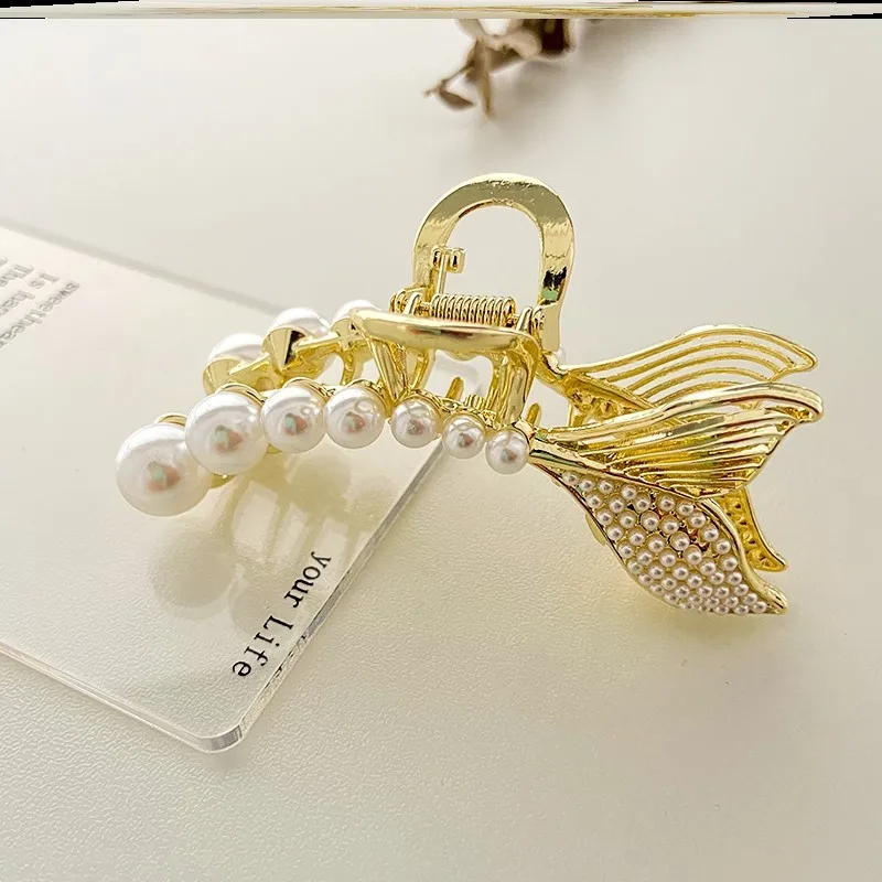 

Woman Metal Mermaid Hair Claw Mermaid Pearl Alloy Hairpins Clips Geometry Fashion Hair Accessories Ladies Gift Barrettes