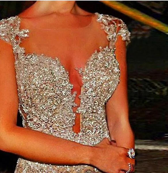 Женское длинное вечернее платье роскошное цвета шампанского с кружевной