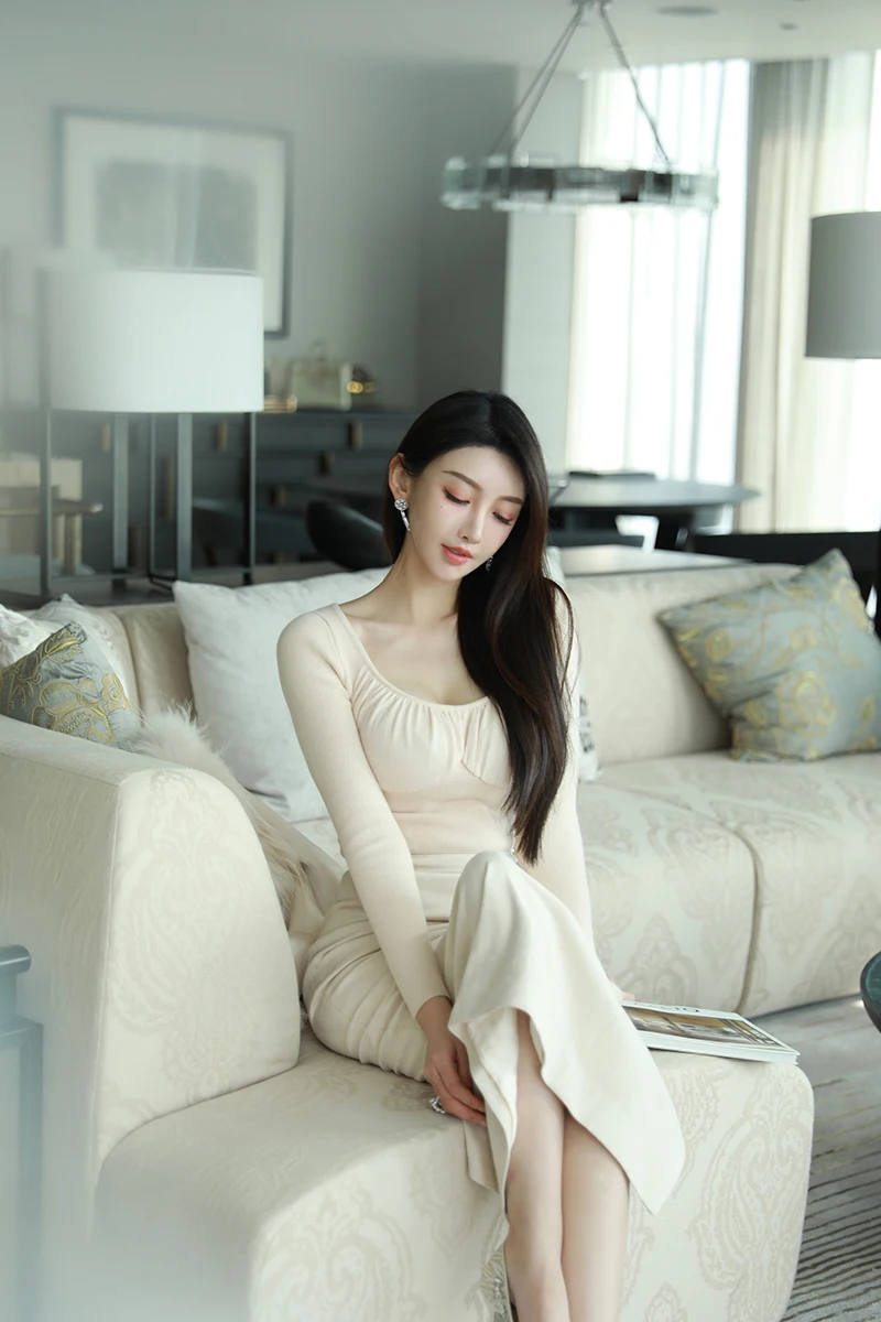 

apricot square neck with warm knit top and slim cashmere sweater in autumn and winter