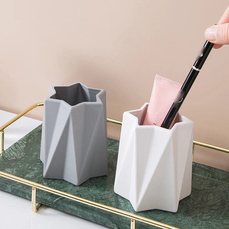 

Creative Diamond-Shaped Silicone Pen Holder Office Supplies Student Desktop Storage Organizing Supplies Simple