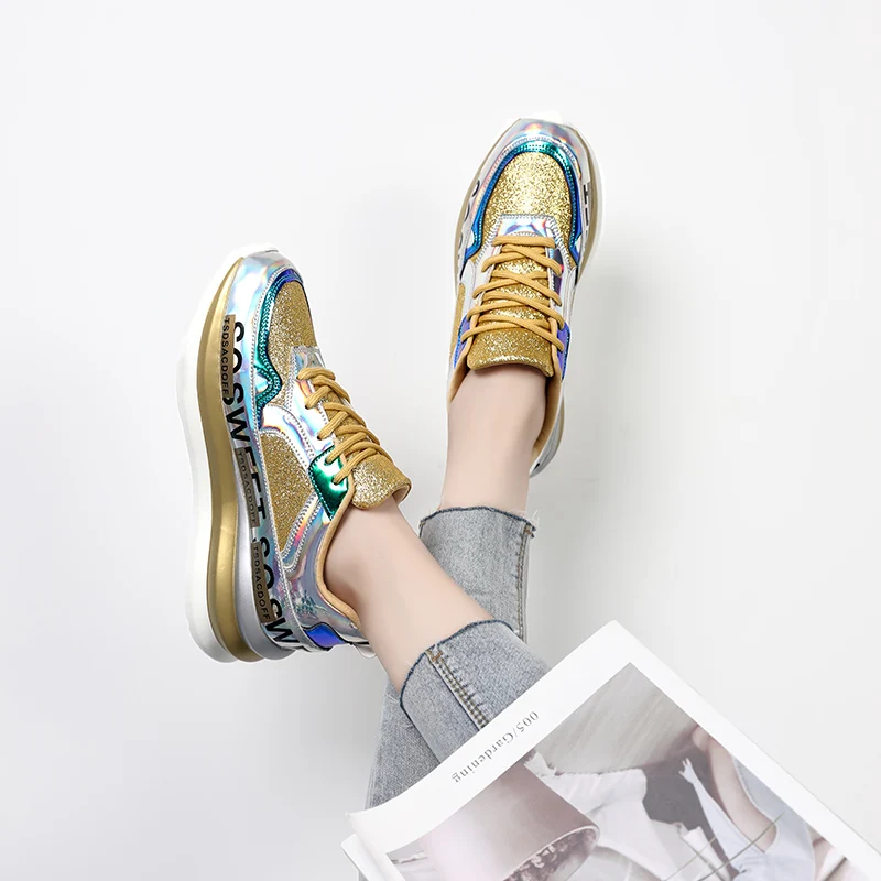 Кроссовки женские вулканизированные модные кроссовки с кружевом на платформе