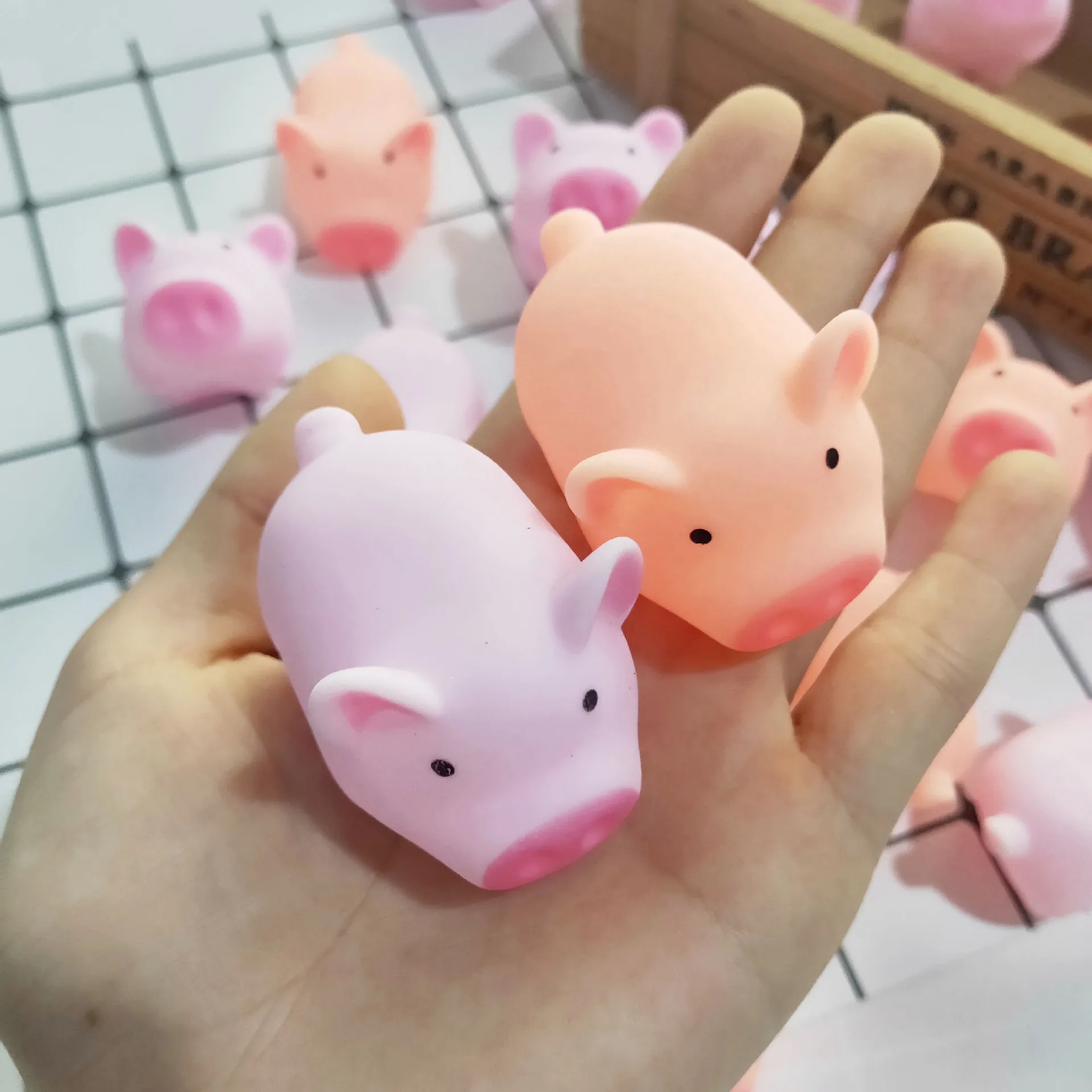 Juguete de cerdo rosa de dibujos animados, dispositivo exprimidor para la diversi&oacute;n, llamada relajaci&oacute;n-1