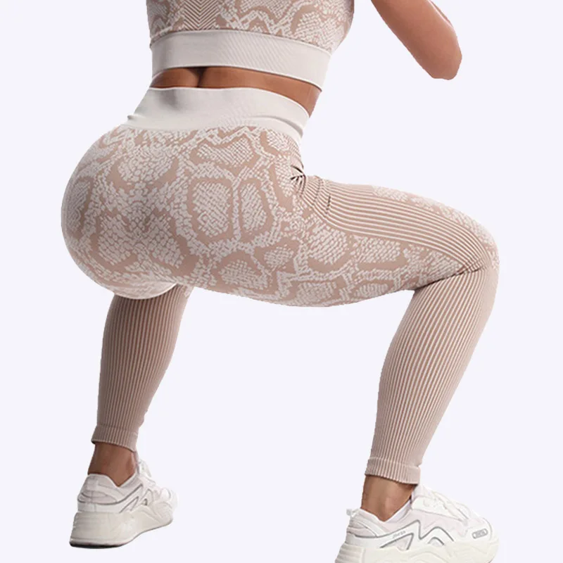 Фото Custom logo Women Yoga Sets 2 pcs Female Sport Gym suits Wear women Fitness Suit pritn Long Sleeve yoga clothing Женская одежда Custom logo Women Yoga Sets 2 pcs Female Sport Gym suits Wear women Fitness Suit pritn Long Sleeve yoga clothing Женская одежда