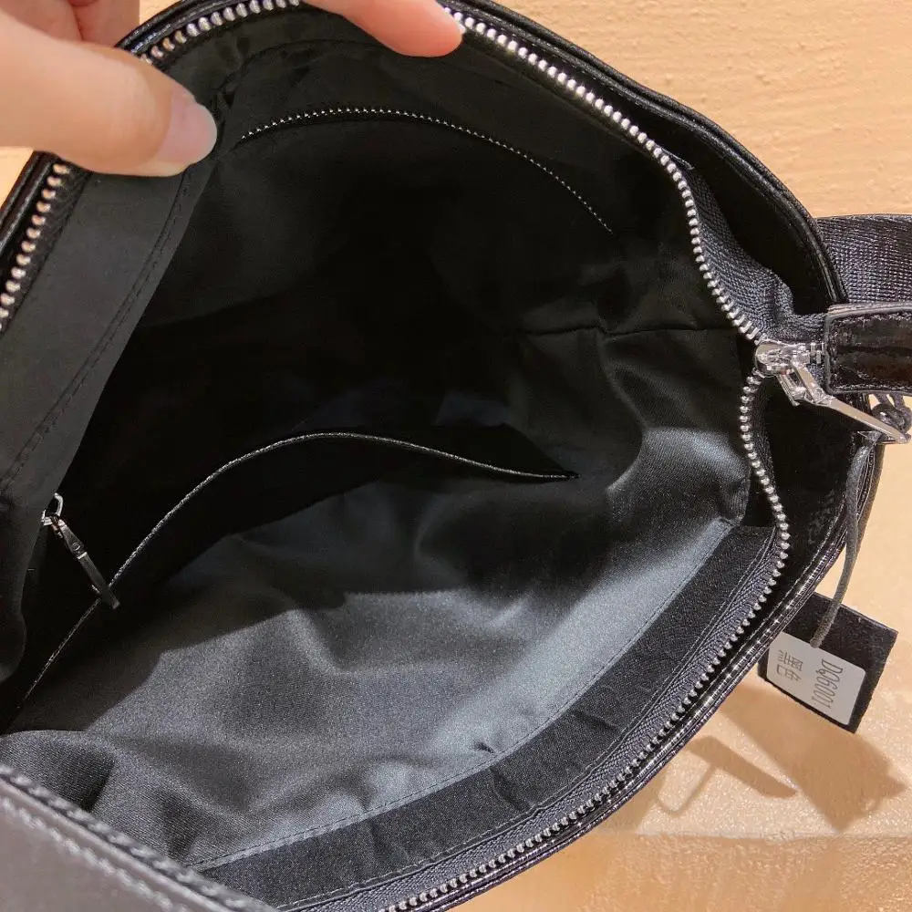 New super-a soft leather armpit top layer cowhide commuting fashion high sense atmosphere large capacity handbag |