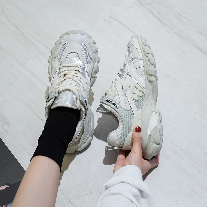 Женские кроссовки на массивной платформе Белые Повседневные из натуральной кожи