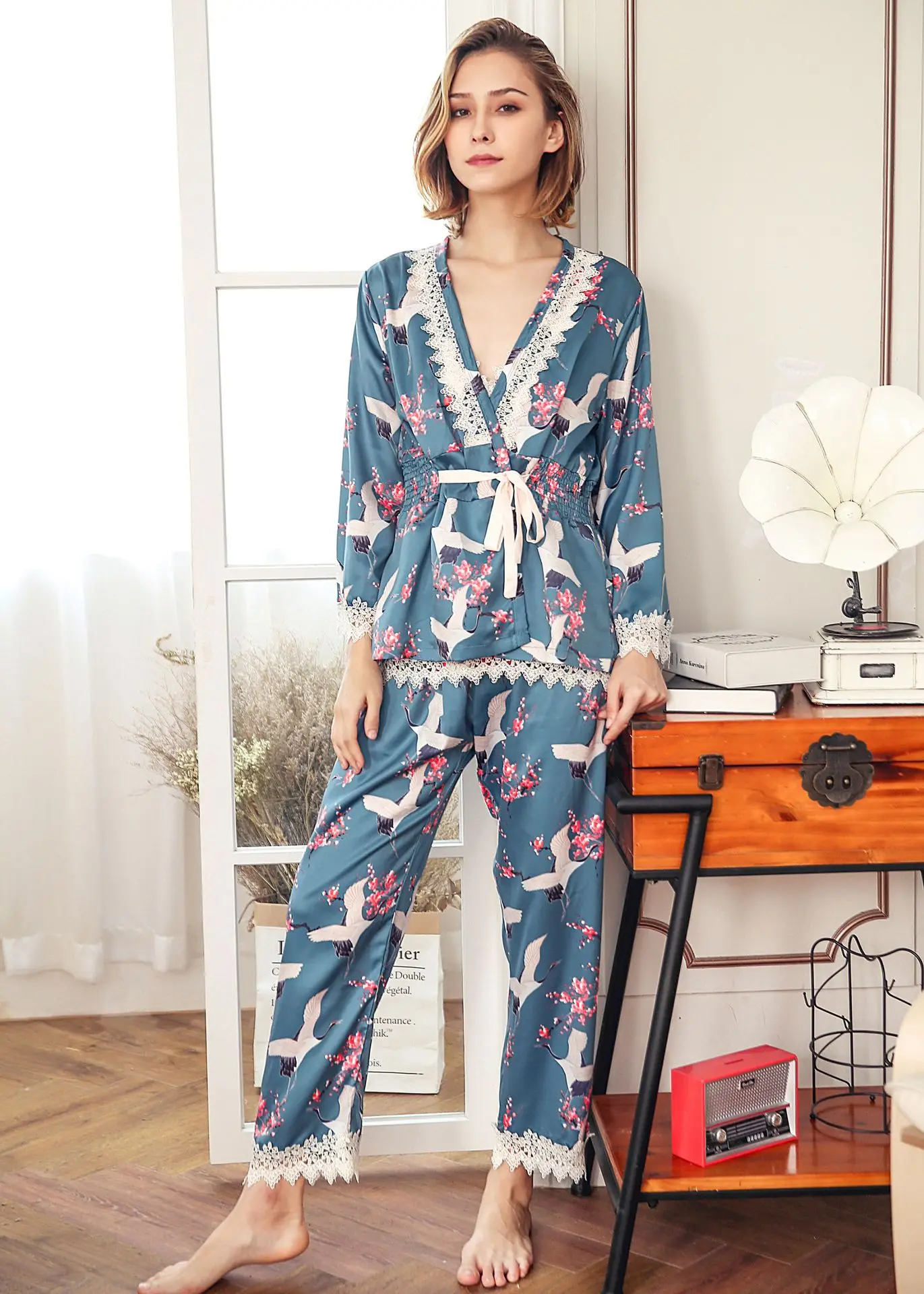 

Four-piece set of high-grade silk and satin waist sling for autumn and winter, split comfortable and trendy home ladies pajamas