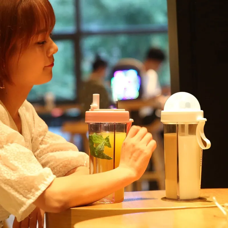 Бутылка для воды с двойным отверстием на открытом воздухе лаконичная