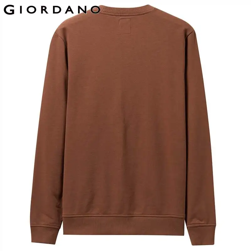 Giordano мужской джемпер из натурального хлопка с печатным принтом на груди, имеет круглый вырез под шею,а так же несколько цветовых решений